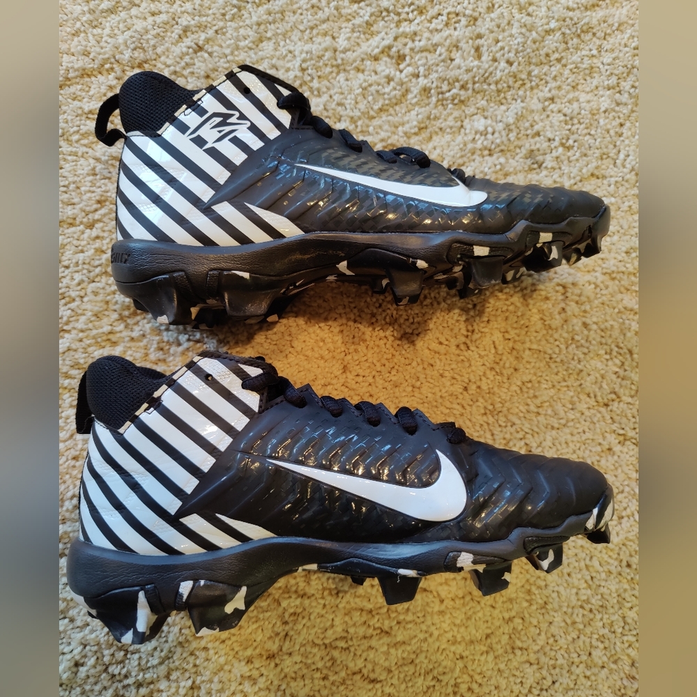 Nike Boys Football/Baseball Cleats